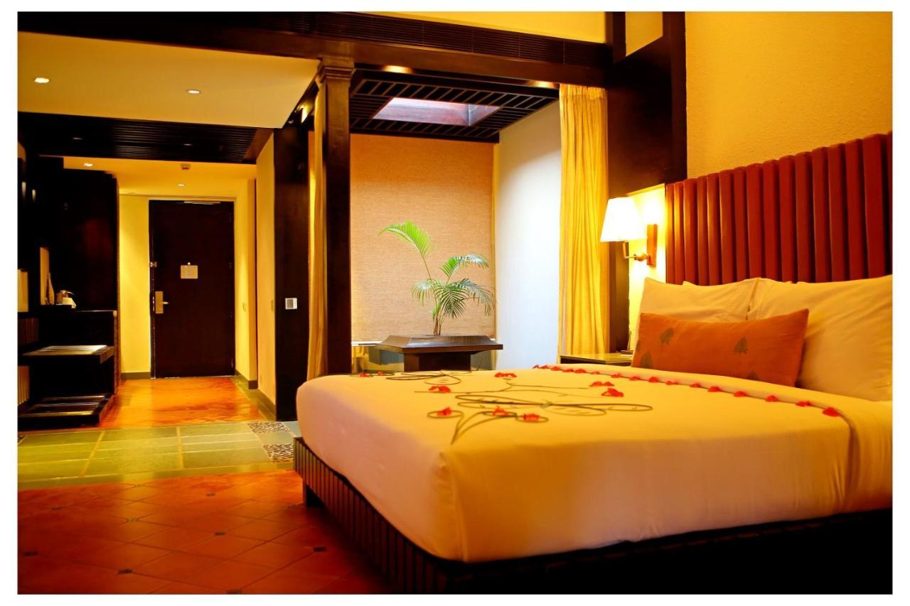 Vasundhara Sarovar Premiere Alappuzha Extérieur photo