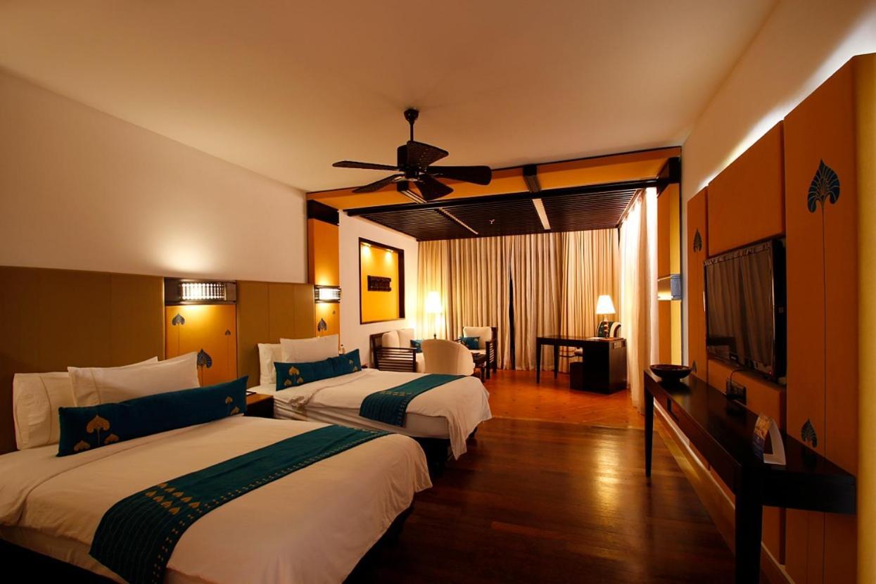 Vasundhara Sarovar Premiere Alappuzha Extérieur photo