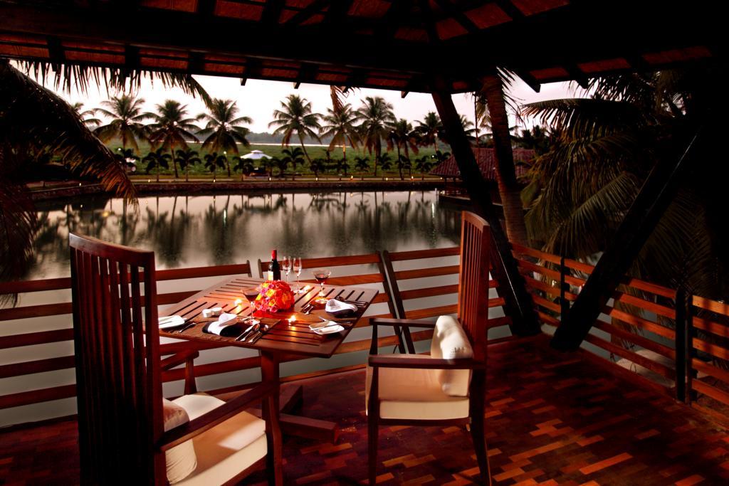 Vasundhara Sarovar Premiere Alappuzha Extérieur photo