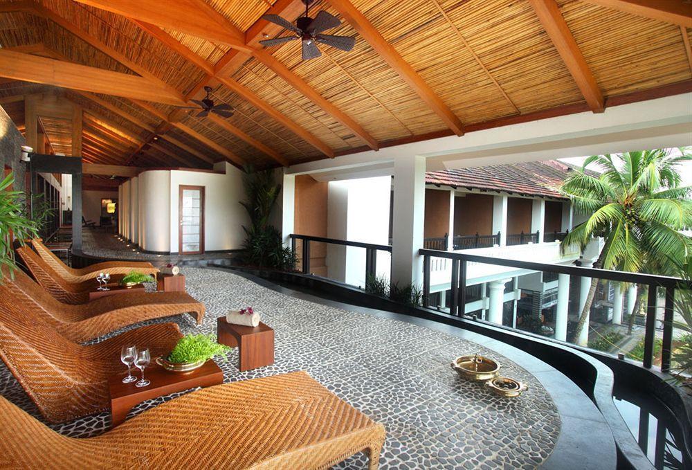 Vasundhara Sarovar Premiere Alappuzha Extérieur photo
