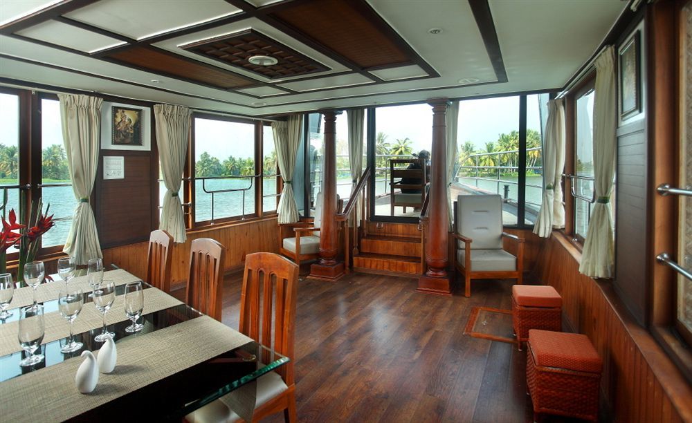 Vasundhara Sarovar Premiere Alappuzha Extérieur photo
