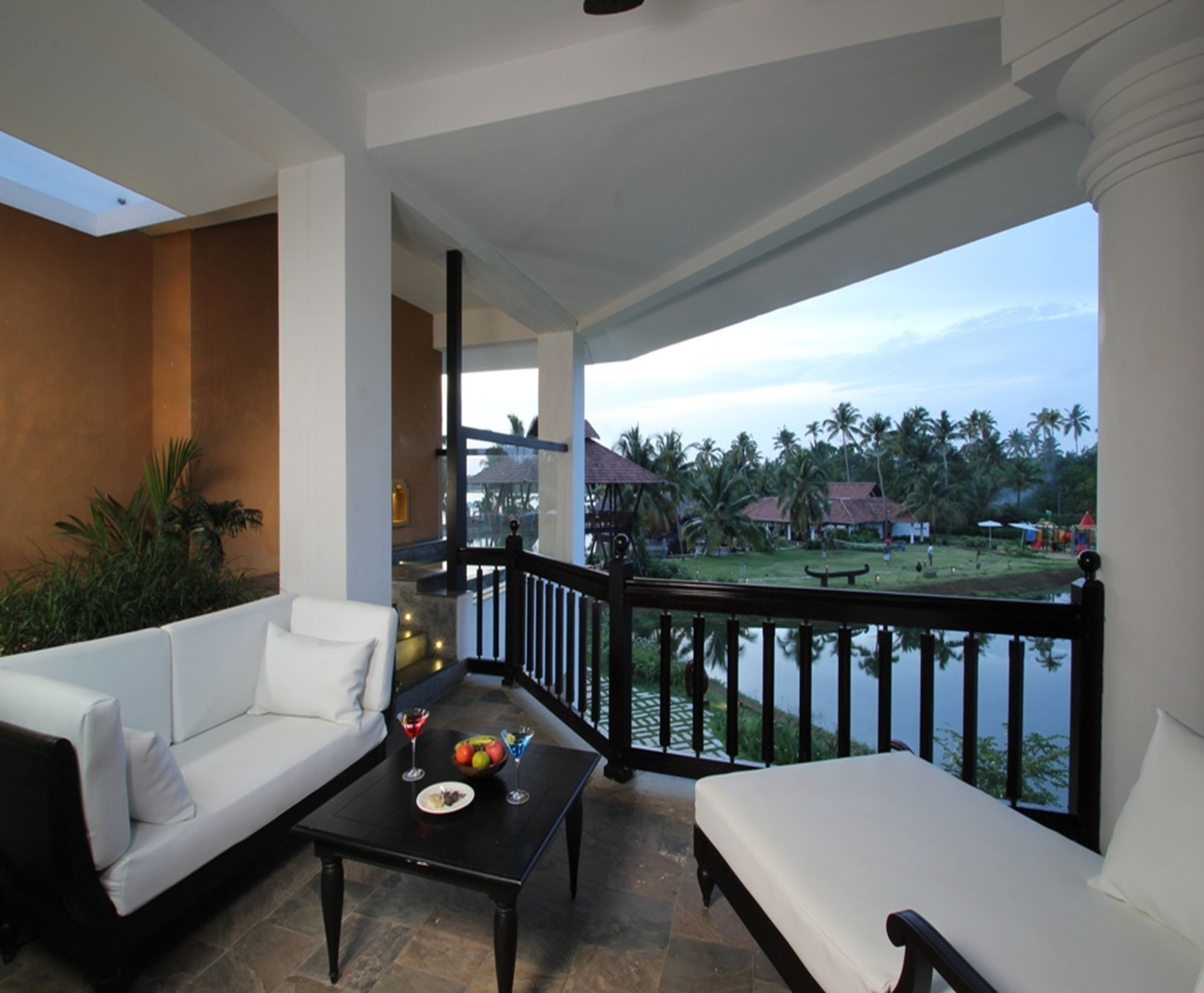 Vasundhara Sarovar Premiere Alappuzha Extérieur photo